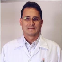 Dr. León Mora
